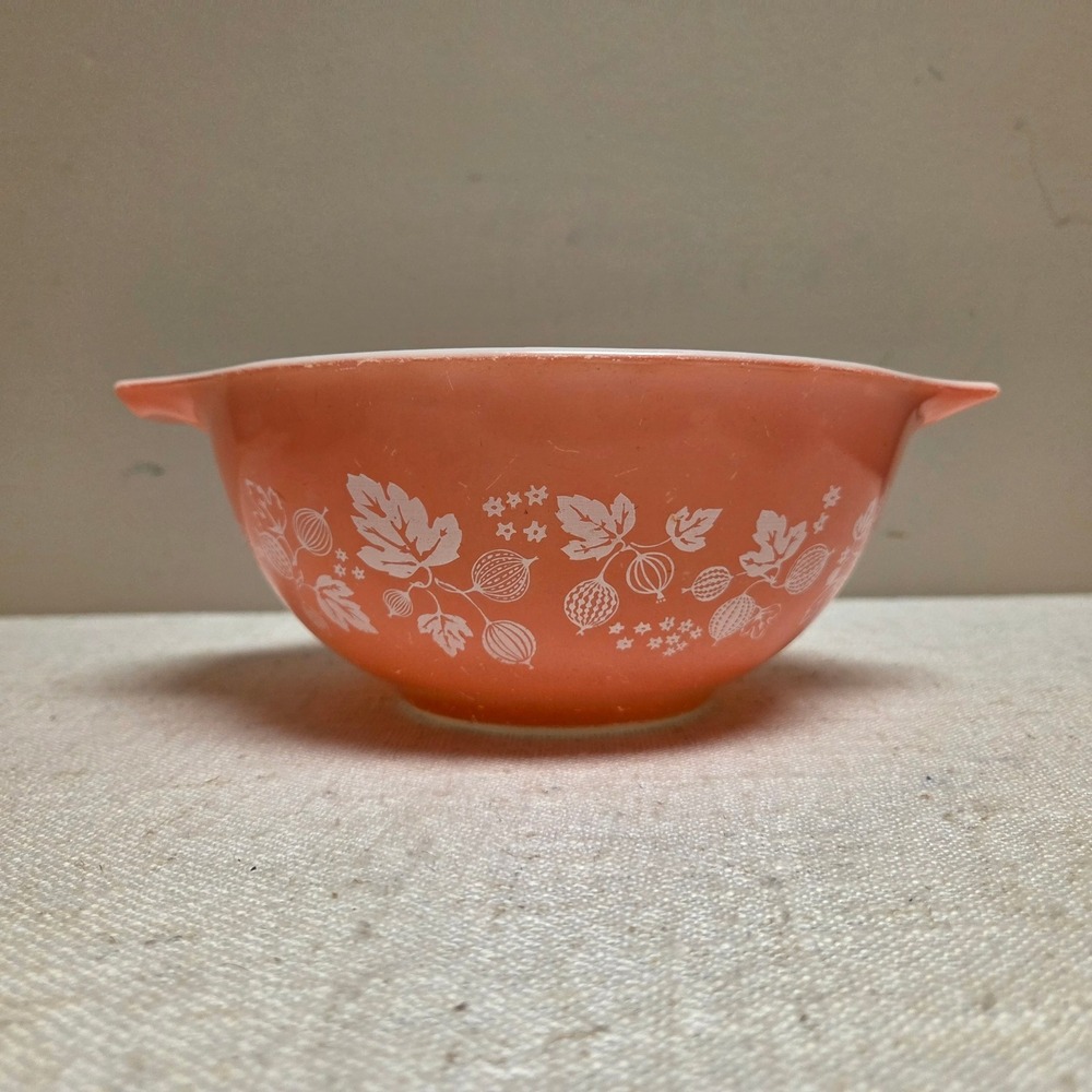 Vintage Pyrex Gooseberry Pink Cinderella Mixing Bowl 441 1.5 Pint Milk Glass